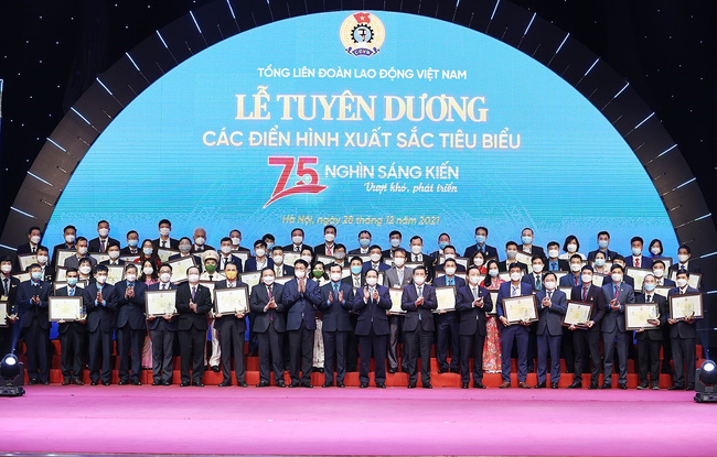Vận dụng tư tưởng Hồ Chí Minh vào công tác đào tạo, bồi dưỡng cán bộ công đoàn đáp ứng yêu cầu nhiệm vụ mới - Ảnh 2.