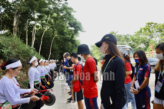 Hòa Bình: Lan tỏa giá trị di sản văn hóa chiêng Mường - Ảnh 1.