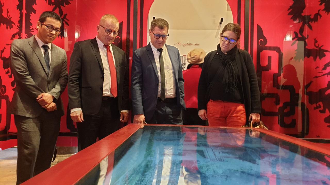 Kể lại hành trình gìn giữ di sản Văn Miếu- Quốc Tử Giám bằng hình ảnh - Ảnh 2. Kể lại hành trình gìn giữ di sản Văn Miếu- Quốc Tử Giám bằng hình ảnh - Ảnh 2.