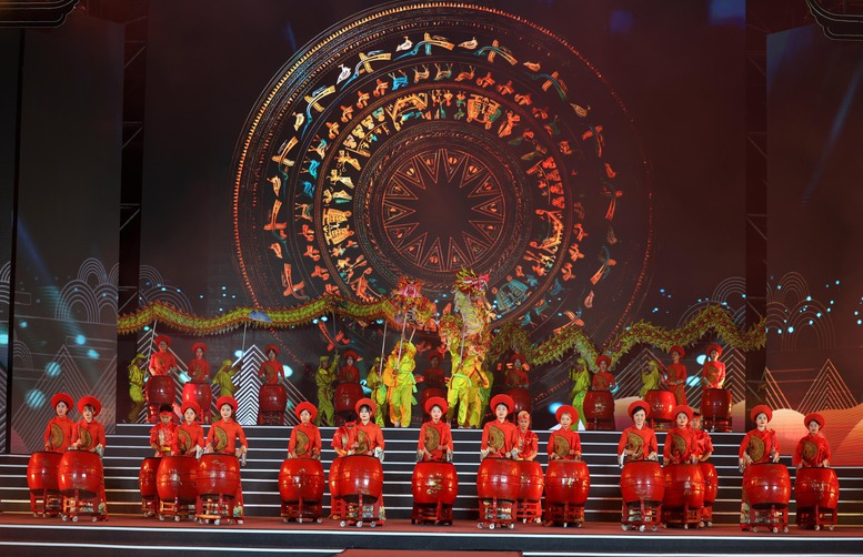 Phó Thủ tướng Lê Thành Long trao Bằng xếp hạng Di tích quốc gia đặc biệt cụm di tích Từ Lương Xâm- Ảnh 6. Phó Thủ tướng Lê Thành Long trao Bằng xếp hạng Di tích quốc gia đặc biệt cụm di tích Từ Lương Xâm- Ảnh 6.