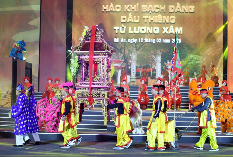 Phó Thủ tướng Lê Thành Long trao Bằng xếp hạng Di tích quốc gia đặc biệt cụm di tích Từ Lương Xâm- Ảnh 5. Phó Thủ tướng Lê Thành Long trao Bằng xếp hạng Di tích quốc gia đặc biệt cụm di tích Từ Lương Xâm- Ảnh 5.