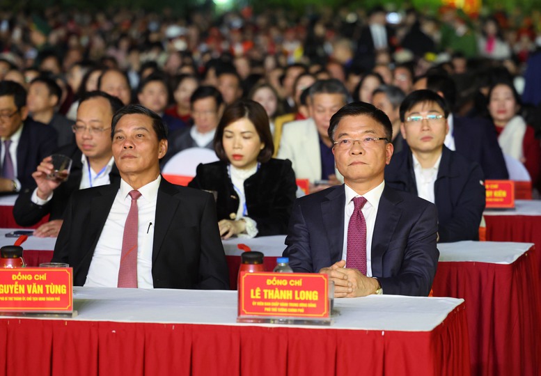 Phó Thủ tướng Lê Thành Long trao Bằng xếp hạng Di tích quốc gia đặc biệt cụm di tích Từ Lương Xâm- Ảnh 3. Phó Thủ tướng Lê Thành Long trao Bằng xếp hạng Di tích quốc gia đặc biệt cụm di tích Từ Lương Xâm- Ảnh 3.