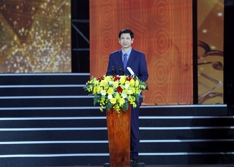 Phó Thủ tướng Lê Thành Long trao Bằng xếp hạng Di tích quốc gia đặc biệt cụm di tích Từ Lương Xâm- Ảnh 4. Phó Thủ tướng Lê Thành Long trao Bằng xếp hạng Di tích quốc gia đặc biệt cụm di tích Từ Lương Xâm- Ảnh 4.