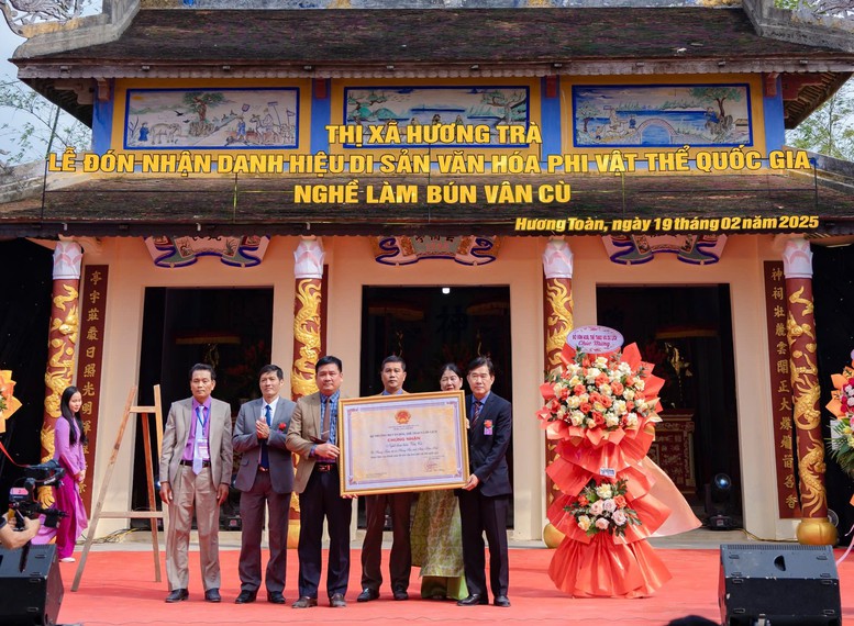 Huế tôn vinh những giá trị văn hóa đặc sắc của nghề làm bún Vân Cù- Ảnh 1. Huế tôn vinh những giá trị văn hóa đặc sắc của nghề làm bún Vân Cù- Ảnh 1.