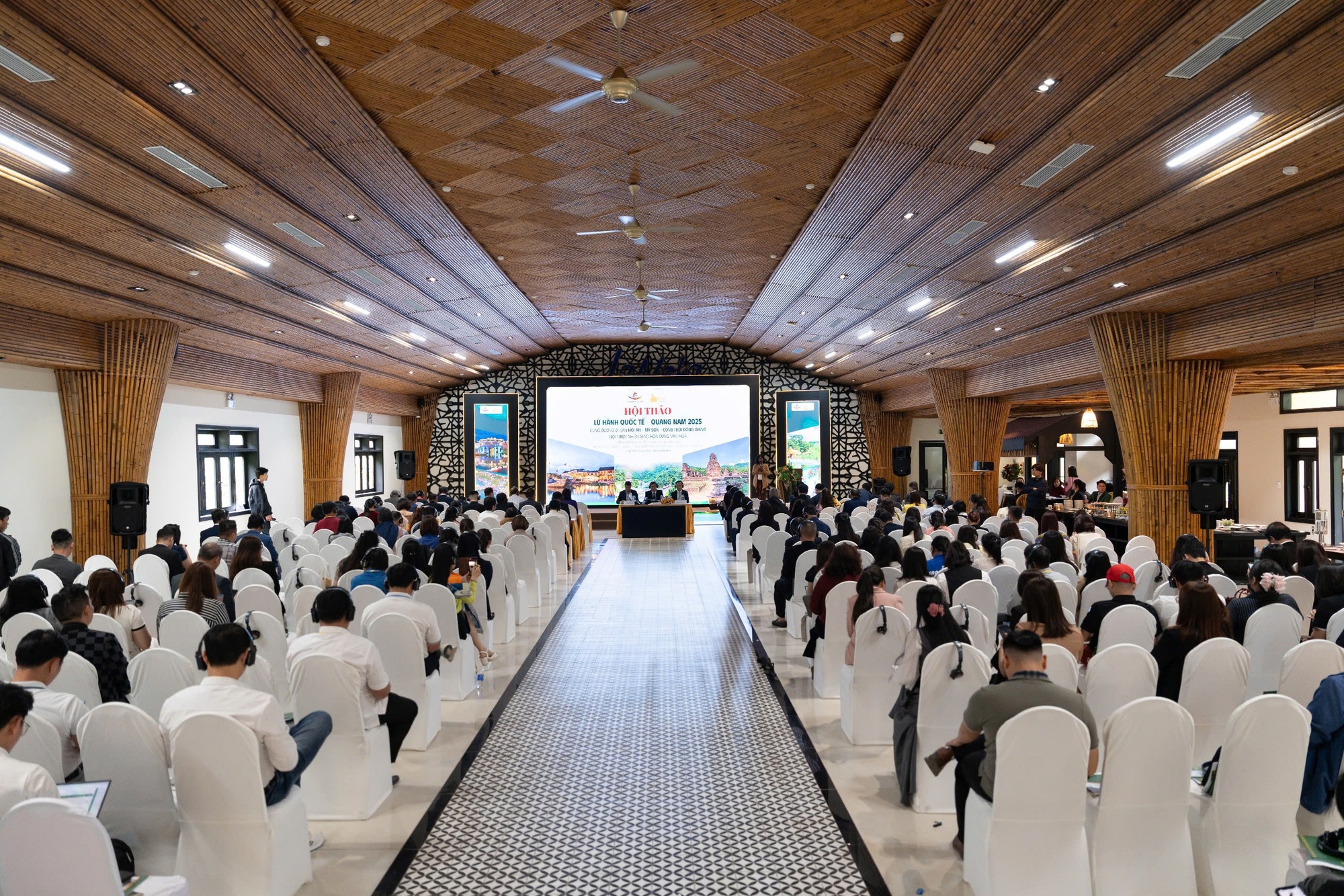 Cung đường di sản Hội An – Mỹ Sơn – Cổng trời Đông Giang: Nơi thiên nhiên giao hòa cùng văn hóa - Ảnh 1. Cung đường di sản Hội An – Mỹ Sơn – Cổng trời Đông Giang: Nơi thiên nhiên giao hòa cùng văn hóa - Ảnh 1.