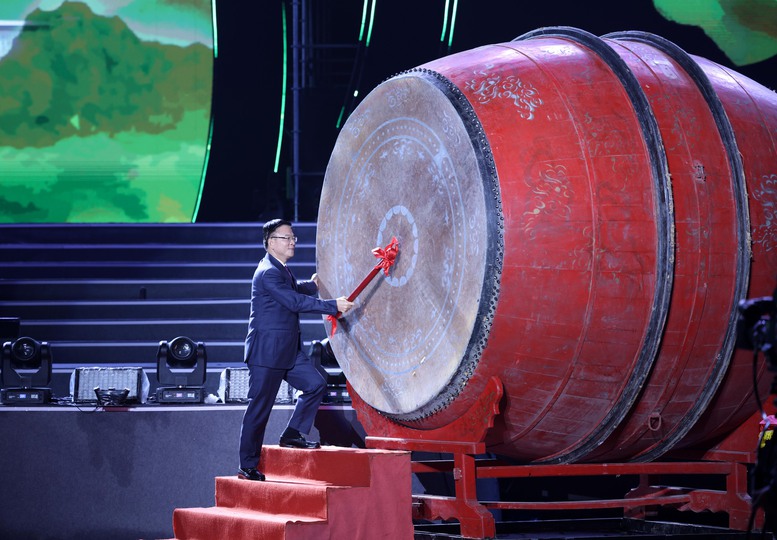 Khai mạc Lễ hội Hoa Lư - Di sản Văn hóa phi vật thể quốc gia không ngừng được nâng tầm về quy mô, cách thức tổ chức- Ảnh 1.